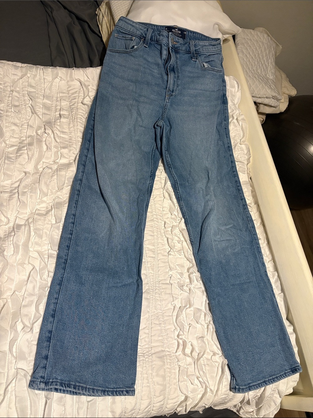 Hollister Women's Flared Wide-Leg Jeans in Medium Blue